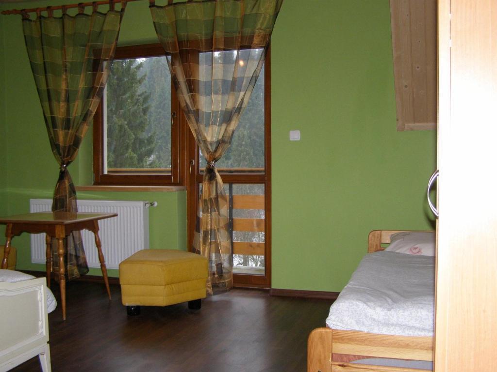 Dom Goscinny Na Skolach Gliczarow Room photo